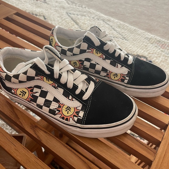 Vans Size 5 shoes - Picture 2 of 4